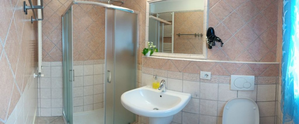 Санузел Family с душевой кабиной, раковиной и WC